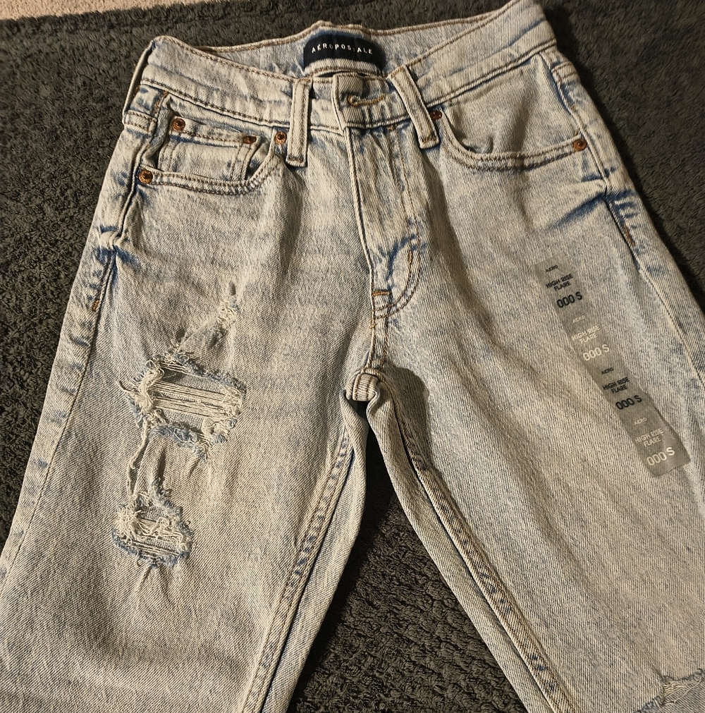 Aeropostale: Ladies's High Rise Flare Ripped Jeans. Size 000 Short. Nwots, $22